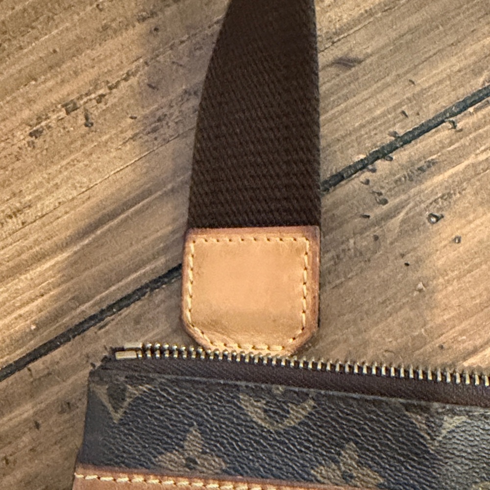 Louis Vuitton Monogram Brown Messenger Bag- great used condition - Picture 8 of 16